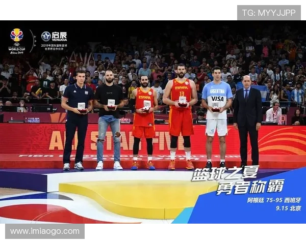 北京篮球队在世界杯舞台上的拼搏历程与荣耀时刻回顾