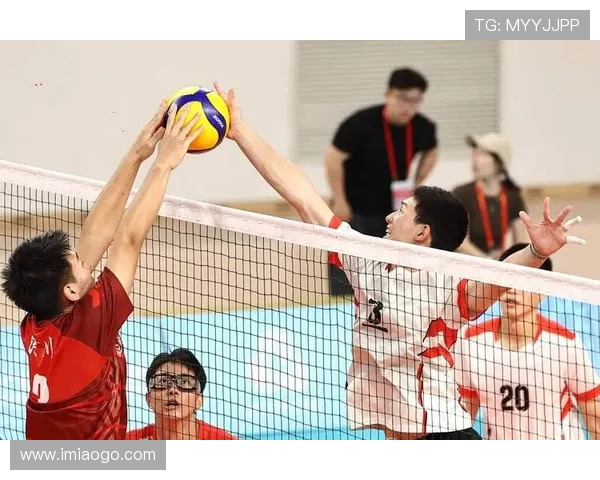 北京排球队在冠军赛中的团队协作展现出无与伦比的默契与实力 北京排球队在冠军赛中的团队协作展现出无与伦比的默契与实力