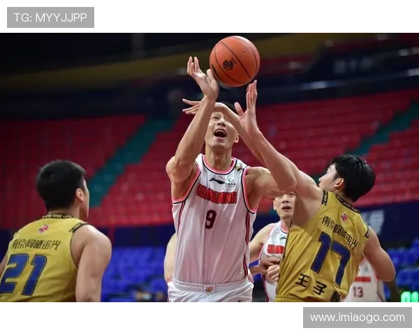 南京篮球队与广州篮球队赛后复盘探讨团队协作的关键因素与表现分析