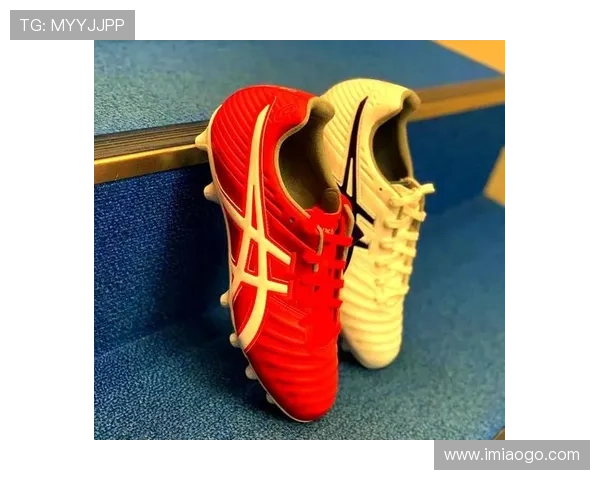 每位足球明星独特风格的足球鞋背后故事与品牌解析