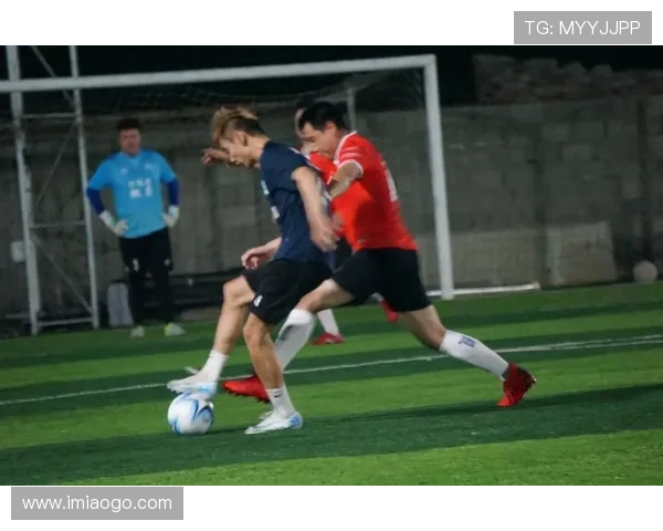 足球明星与路人偶遇的搞笑瞬间引发热议视频分享 足球明星与路人偶遇的搞笑瞬间引发热议视频分享