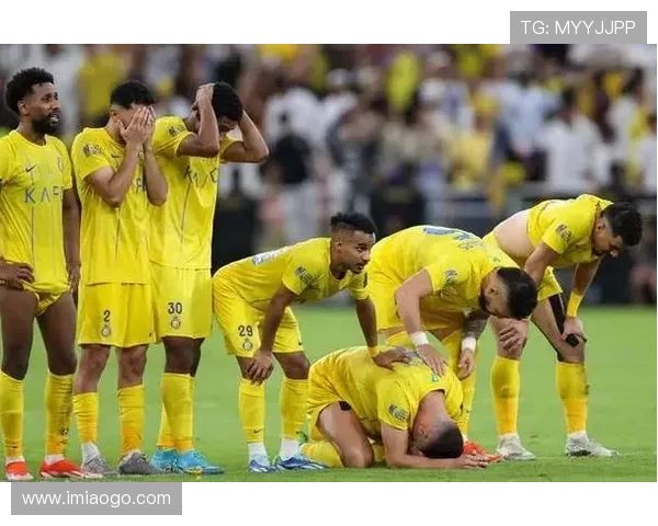 足球明星在比赛中被热情球迷感动泪洒赛场展现真情瞬间 足球明星在比赛中被热情球迷感动泪洒赛场展现真情瞬间